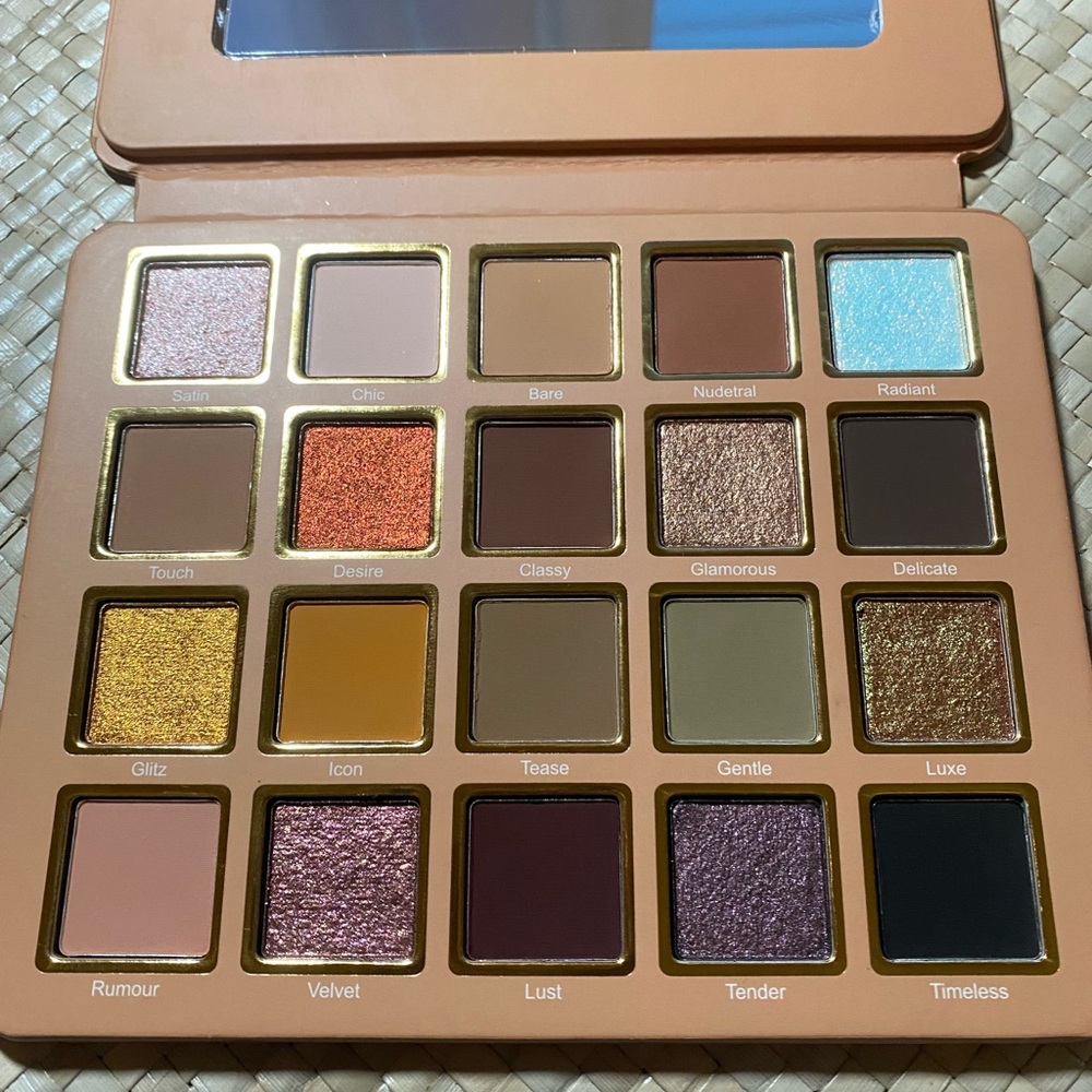 Cosmic Brushes Nudetrals eyeshadow palette